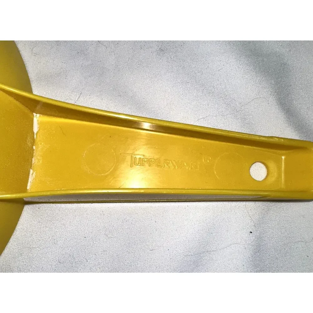 Vintage Tupperware Yellow 1 quart Kitchen Double Spout Colander Strainer